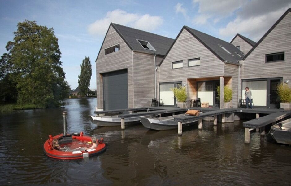 Создана лодка-джакузи на дровах. Фото 