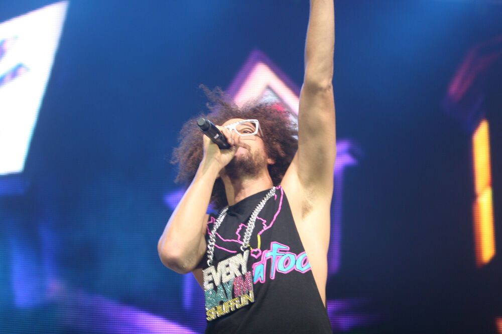 Стриптиз от LMFAO