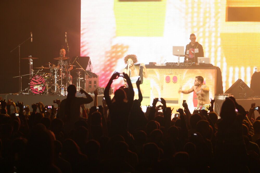 Стриптиз от LMFAO