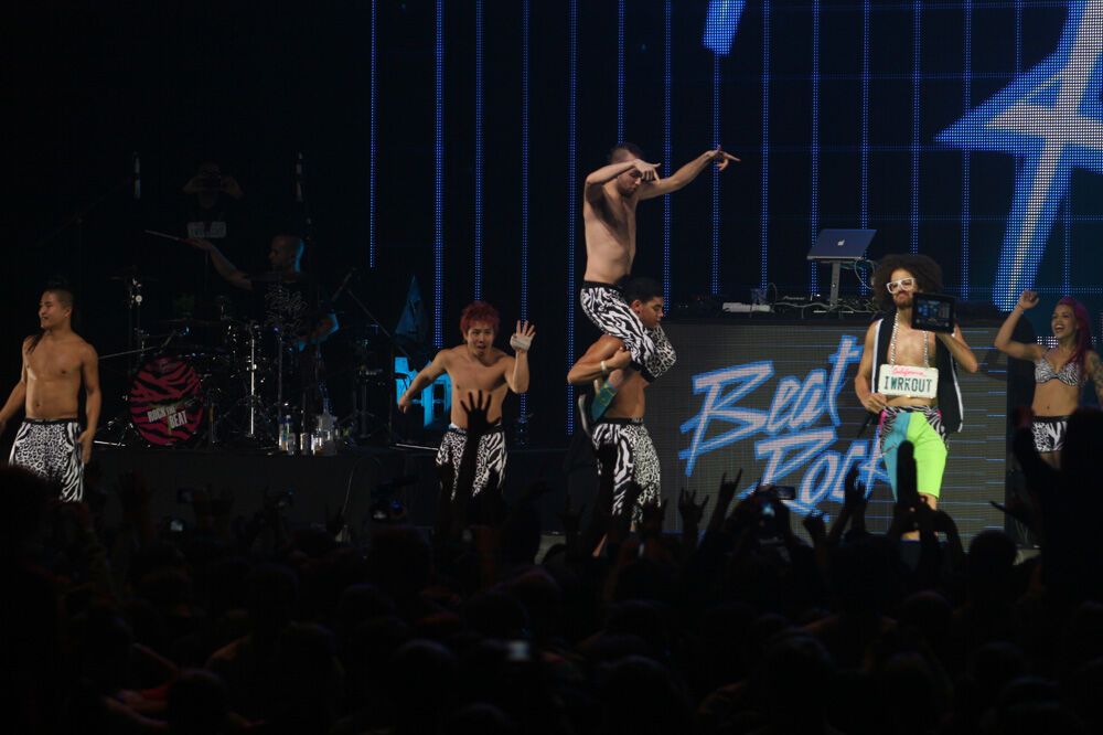 Стриптиз от LMFAO