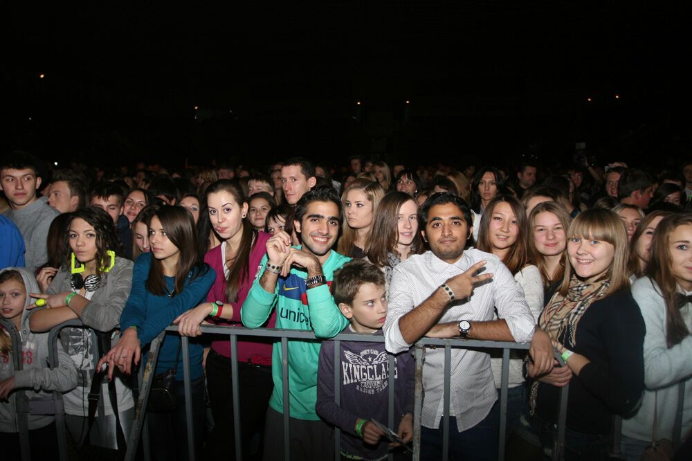 Стриптиз от LMFAO