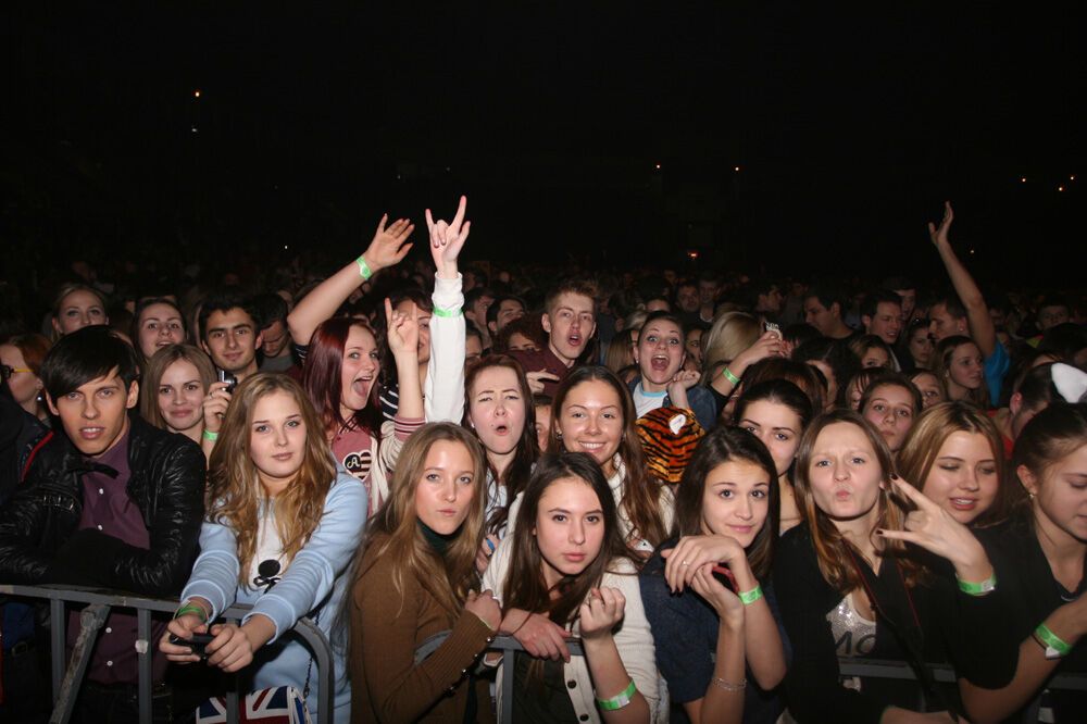 Стриптиз от LMFAO