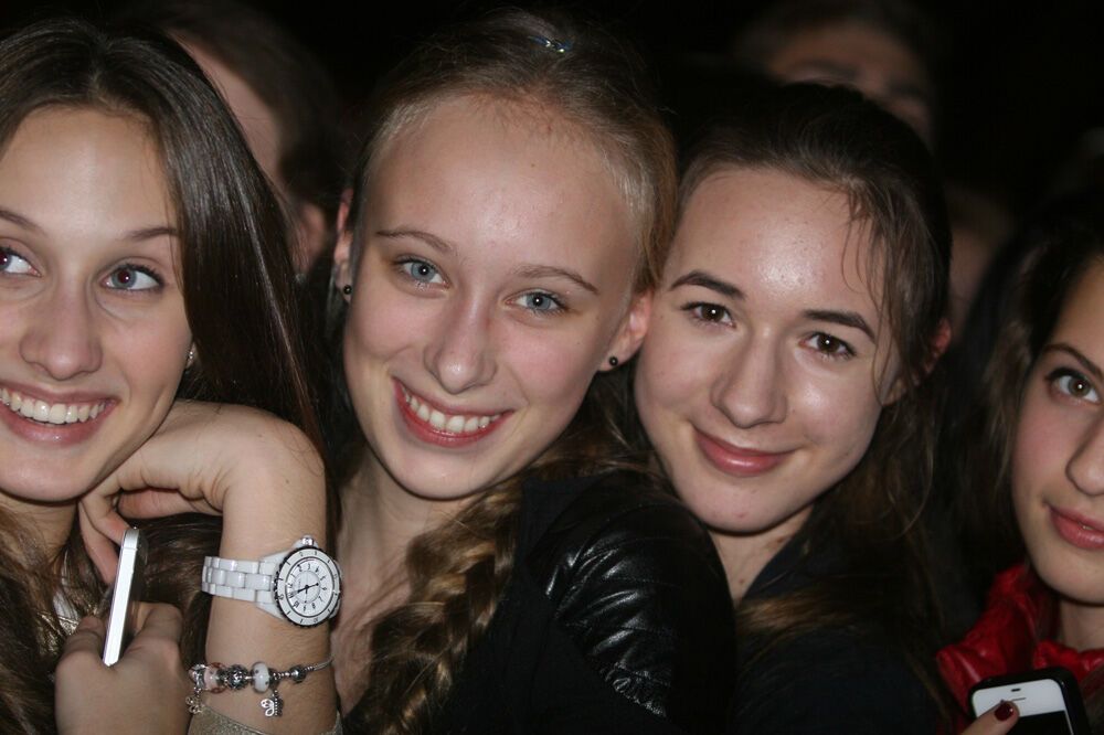 Стриптиз от LMFAO