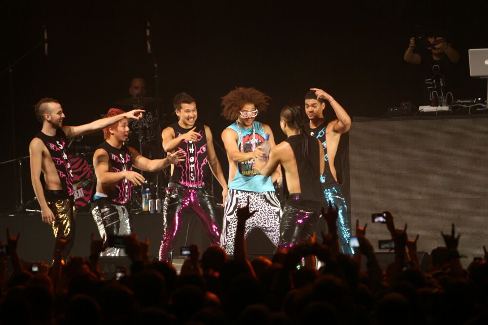 Стриптиз от LMFAO