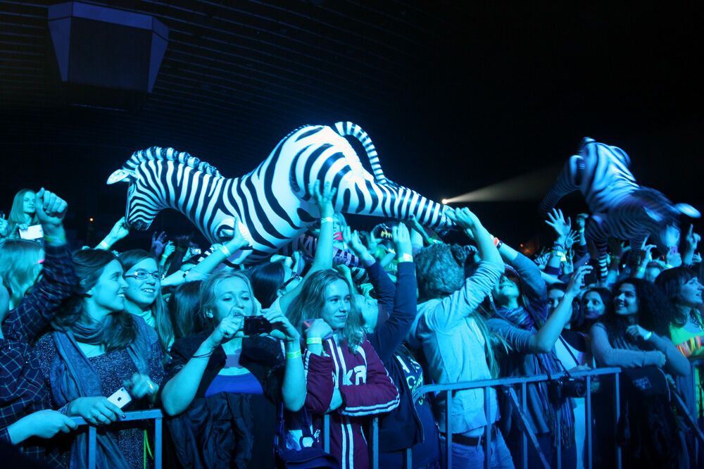 Стриптиз от LMFAO