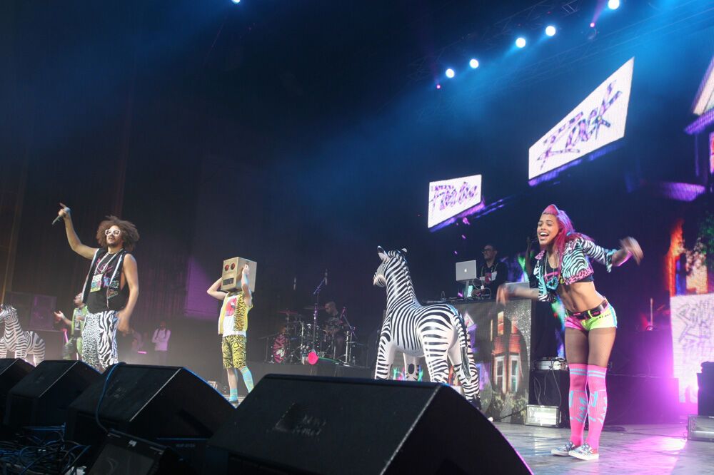 Стриптиз от LMFAO