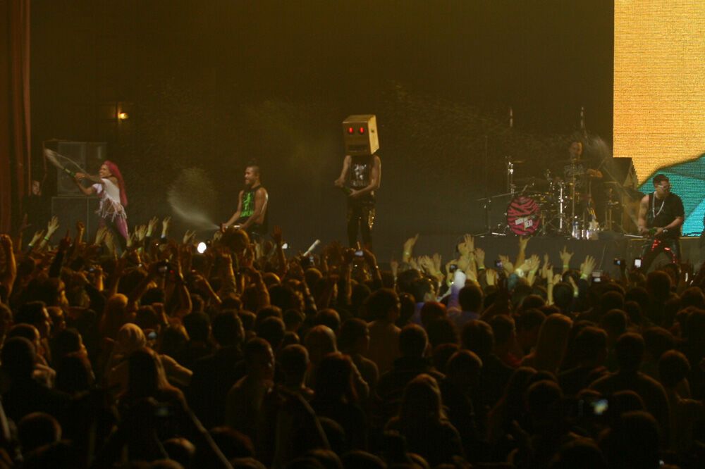 Стриптиз от LMFAO