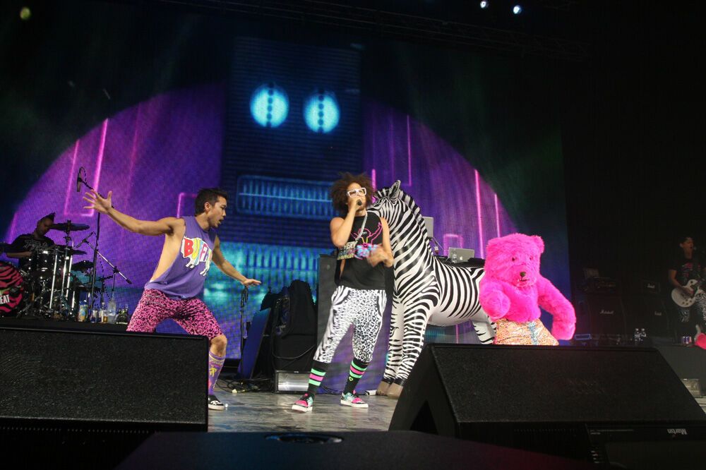 Стриптиз от LMFAO