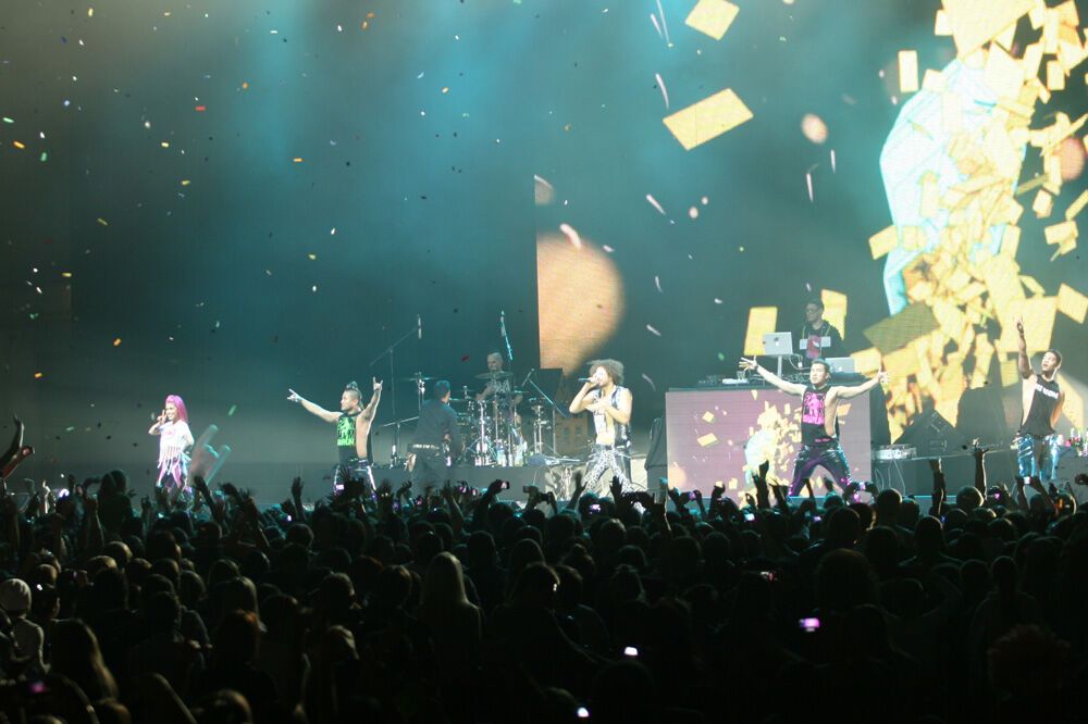 Стриптиз от LMFAO