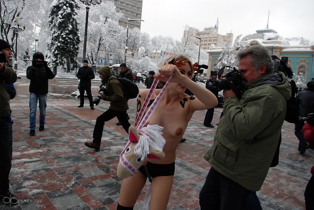 FEMEN "отметились" в новой Раде. Фото. Видео.