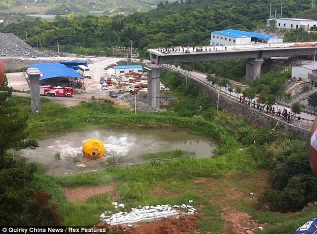 Китайцы строят сферические ковчеги на Конец Света. Фото 