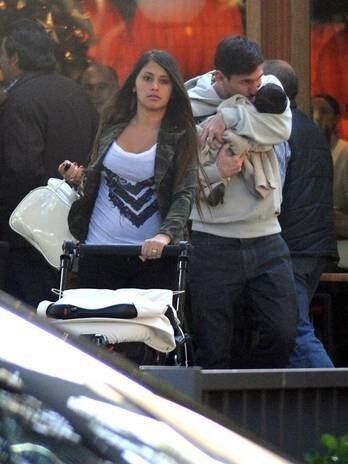 Месси впервые прогулялся с сыном по Барселоне