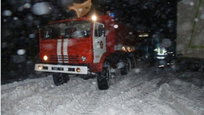 Трассу "Киев-Чоп" не могут расчистить, люди замерзают. Видео