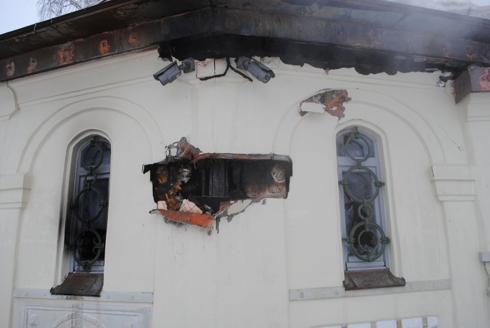 Пожар возле Десятинной Церкви: монахи подозревают язычников
