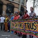 Обнажившуюся в Сети антиисламистскую активистку не пустили в Париж