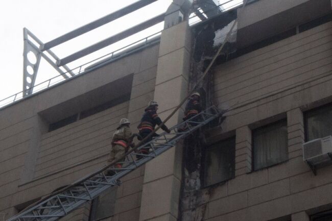 В центре Киева горел офис. Фото. Видео