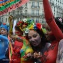 Обнажившуюся в Сети антиисламистскую активистку не пустили в Париж