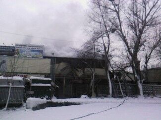 В Киеве горит рынок "Караваевы дачи". Фото. Видео