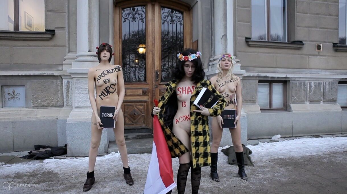 Египтянка показала FEMEN, как нужно раздеваться. Фото. Видео