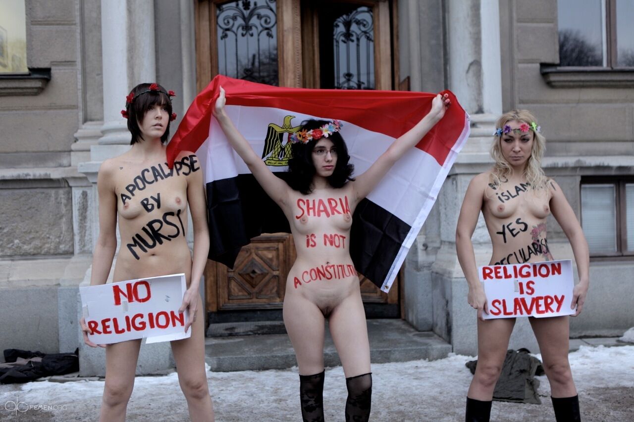 Египтянка показала FEMEN, как нужно раздеваться. Фото. Видео