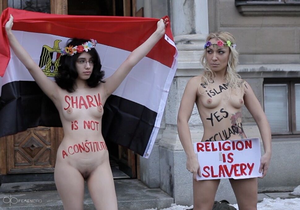 Египтянка показала FEMEN, как нужно раздеваться. Фото. Видео