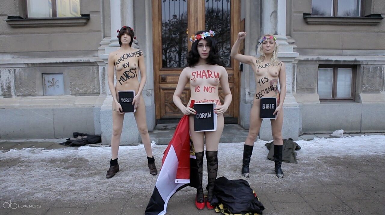 Египтянка показала FEMEN, как нужно раздеваться. Фото. Видео