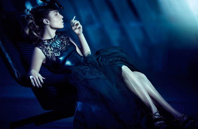 Нуми Рапас очаровывает в декабрьском Vogue. Фото