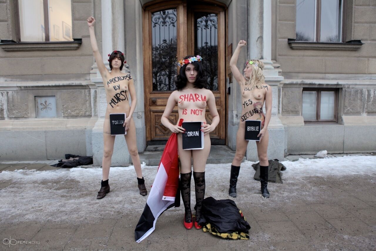 Египтянка показала FEMEN, как нужно раздеваться. Фото. Видео