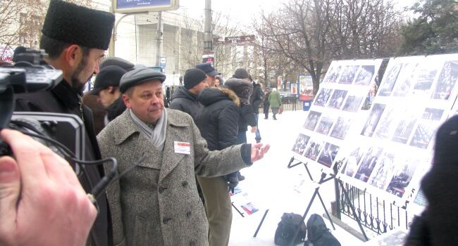 В Крыму разгромили выставку о "фашисте Сталине". Фото