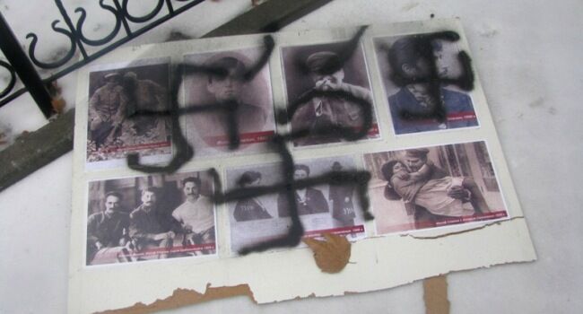 У Криму розгромили виставку про "фашистів Сталіна". Фото