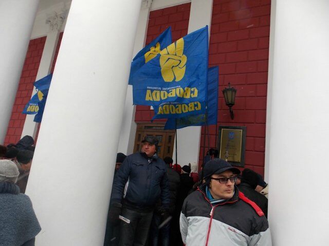 "Свобода" штурмует мэрию Одессы: в ход пошел газ