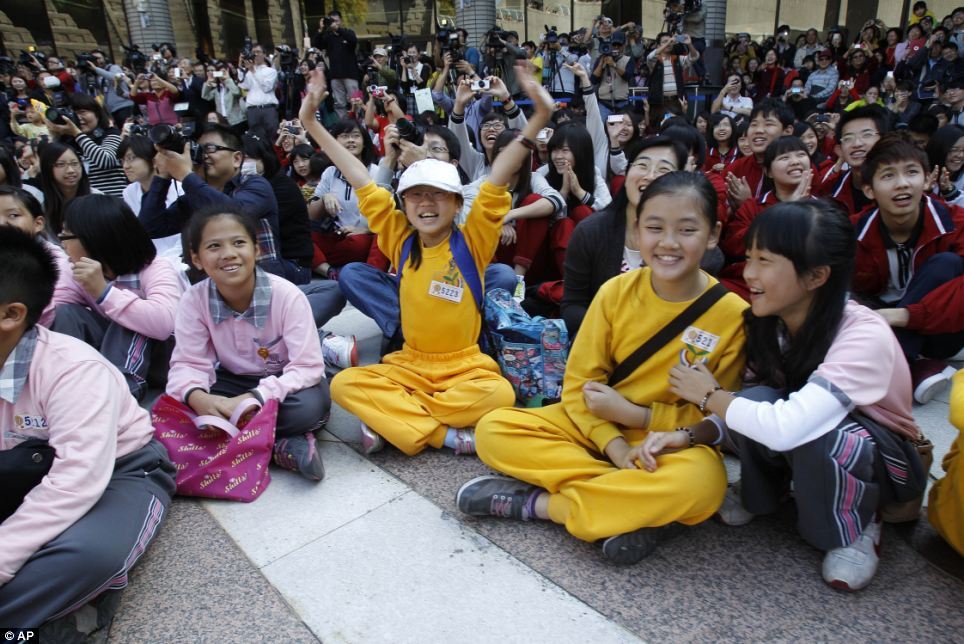 Мир празднует: мы пережили конец света. Видео