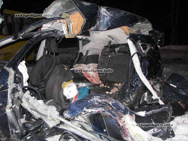 Ужасное ДТП с маршруткой в Киеве: погибли трое. Фото, Видео