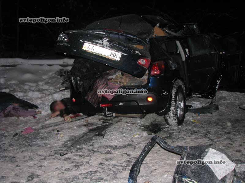 Ужасное ДТП с маршруткой в Киеве: погибли трое. Фото, Видео