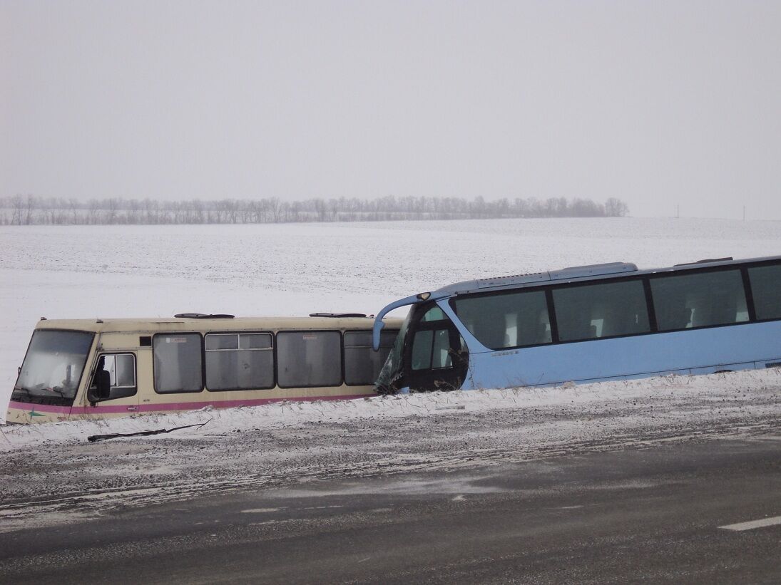 Страшный таран двух автобусов под Мариуполем. Фото, Видео 