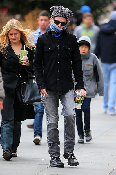 Макалей Калкин закупает подарки в Нью-Йорке. Фото