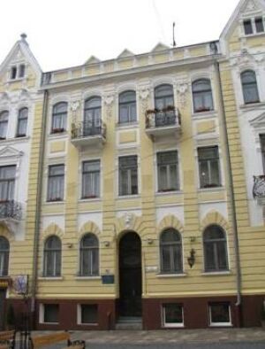 В Одессе джип протаранил жилой дом. Фото, Видео