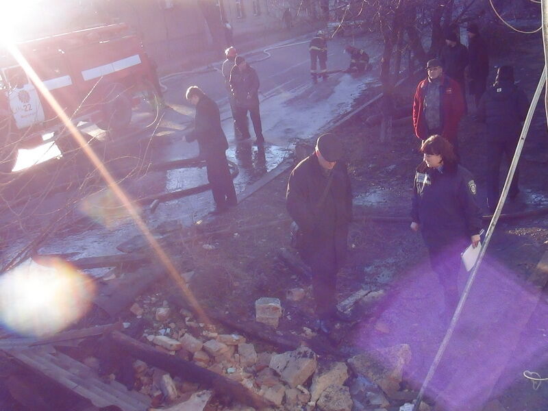 В Мариуполе из-за салютов взорвался дом: есть жертва