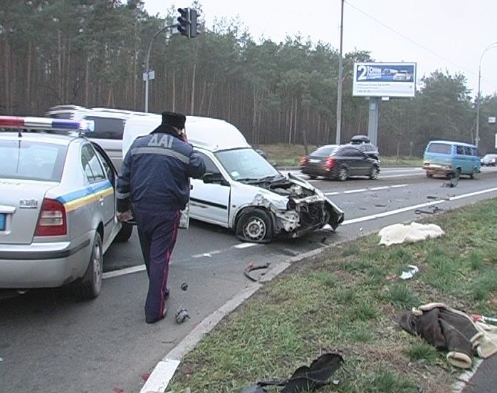 Как "Фольксваген" Кинаха воткнулся в забор. Фото, Видео
