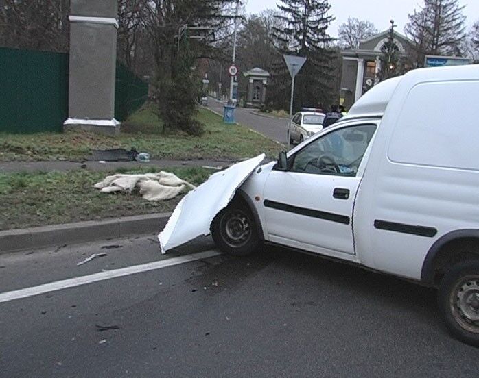 Как "Фольксваген" Кинаха воткнулся в забор. Фото, Видео