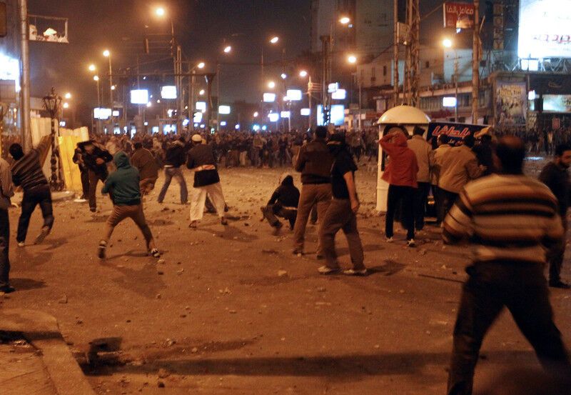 Столкновения у резиденции Мурси: есть погибшие. Видео