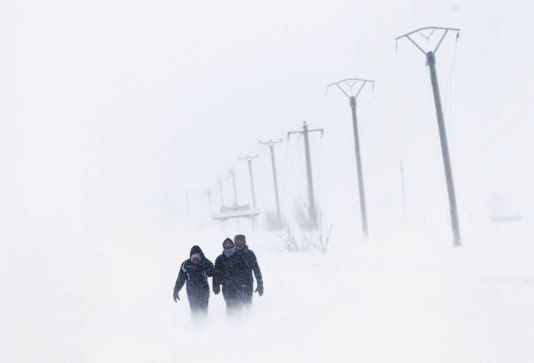 Снегопады отрезали Румынию и Болгарию от внешнего мира