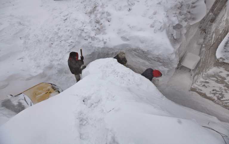 Снегопады отрезали Румынию и Болгарию от внешнего мира