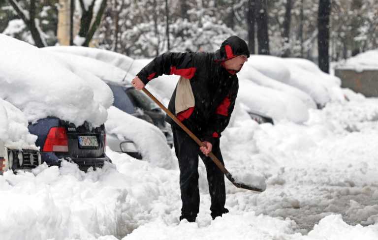 Снегопады отрезали Румынию и Болгарию от внешнего мира