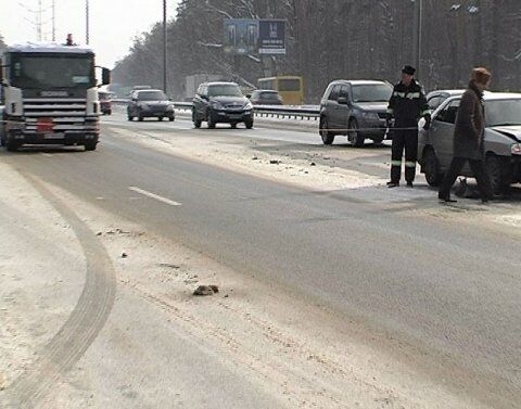 Под Киевом столкнулись 24 машины. Фото. Видео