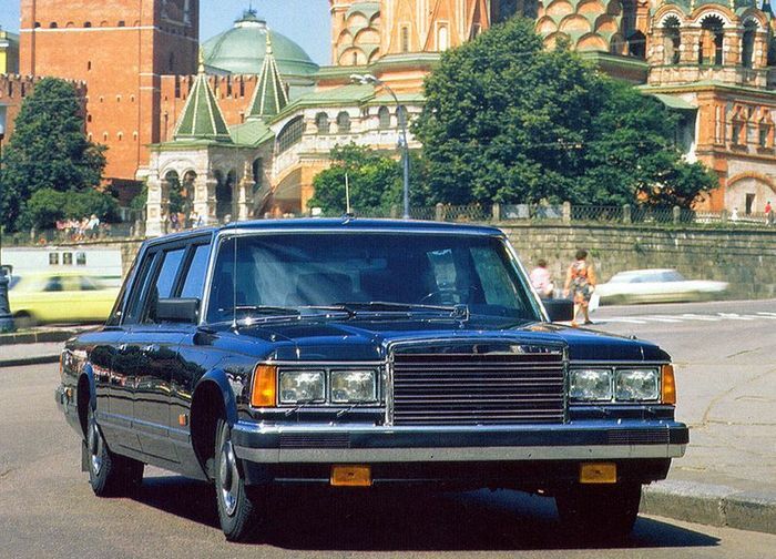 Как вручную собирают лимузины ЗиЛ. Фото  