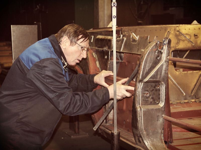 Как вручную собирают лимузины ЗиЛ. Фото  