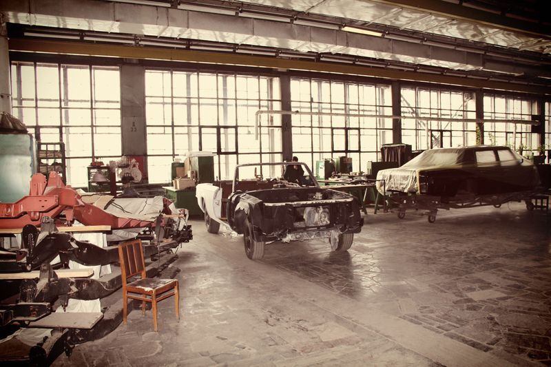 Как вручную собирают лимузины ЗиЛ. Фото  