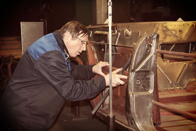 Как вручную собирают лимузины ЗиЛ. Фото  