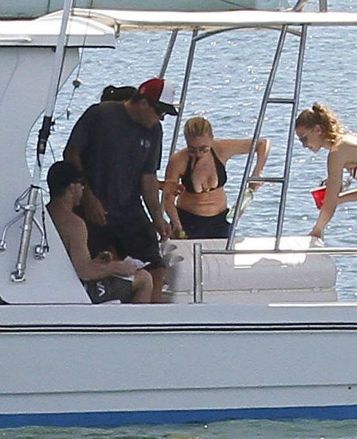 Скарлет Йоханссон увлеклась фастфудом. Фото